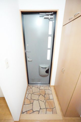 【玄関】 | IS・若葉 B | ※同物件・反転タイプの写真です。