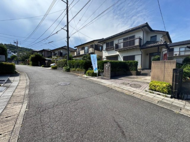 森の里４丁目　中古戸建の前面道路含む現地写真
