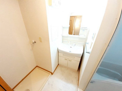 【洗面所】 | プリムローズ徳力新町Ａ | スペースが確保できる洗面所です