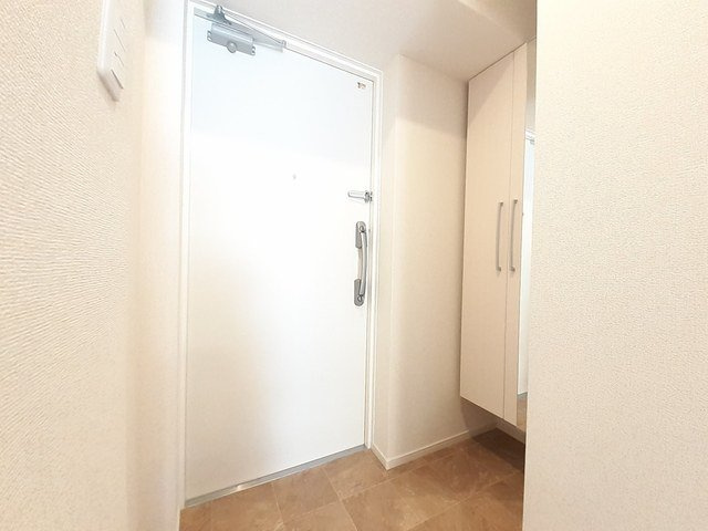 【玄関】 | ロータス青山２ | 明るい玄関です