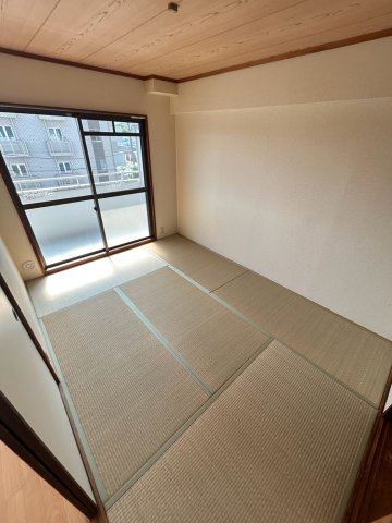 信和マンションの和室