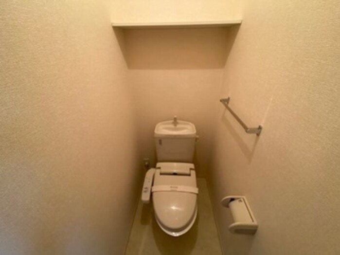 レザン長根Bのトイレ|別部屋同一間取りのお写真となります。