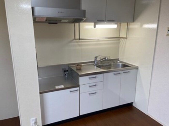 レザン長根Bのキッチン|別部屋同一間取りのお写真となります。