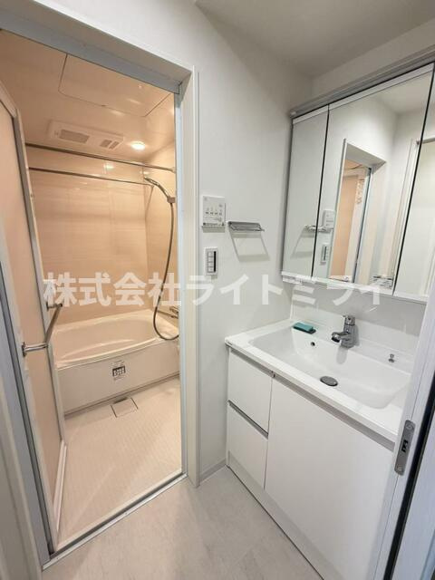 朝日八丁堀マンションの独立洗面台