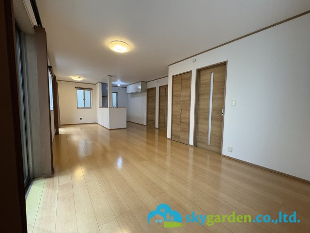 茅ヶ崎市菱沼２丁目　中古戸建　全１棟の居間・リビング