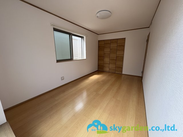 茅ヶ崎市菱沼２丁目　中古戸建　全１棟の寝室|落ち着いて過ごせるお部屋なので、寝室にいかがでしょうか