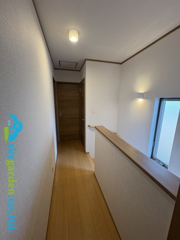 茅ヶ崎市菱沼２丁目　中古戸建　全１棟の内装|2階の廊下