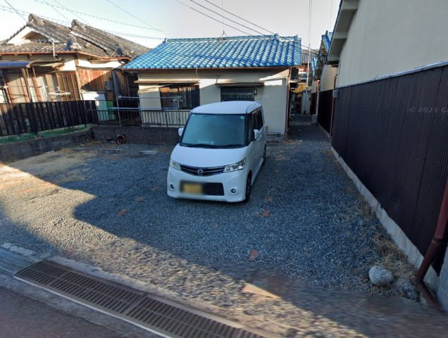 大村貸家の駐車場