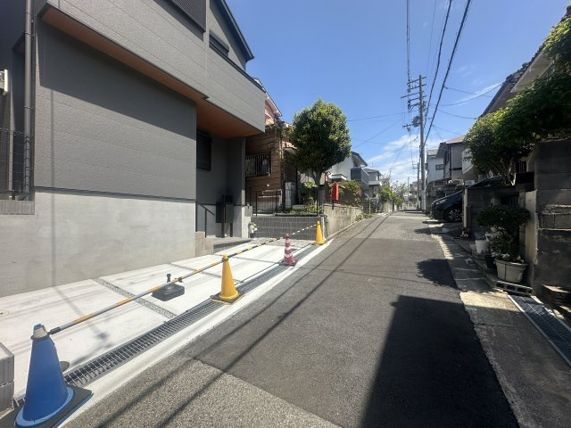 神戸市垂水区星陵台７丁目新築戸建の前面道路含む現地写真