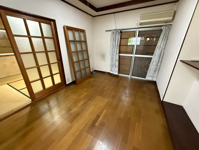 宮本短期の洋室