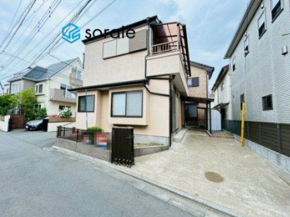 川越市今成４丁目　中古戸建の前面道路含む現地写真|令和8年5月8日撮影。
