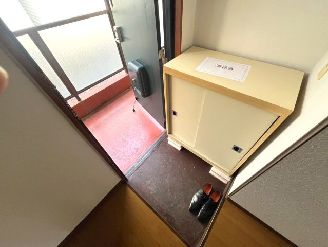 リバーサイドマンションの玄関