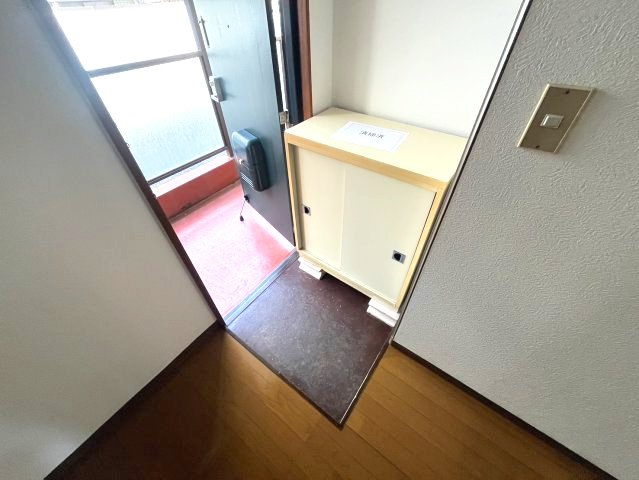 リバーサイドマンションの玄関