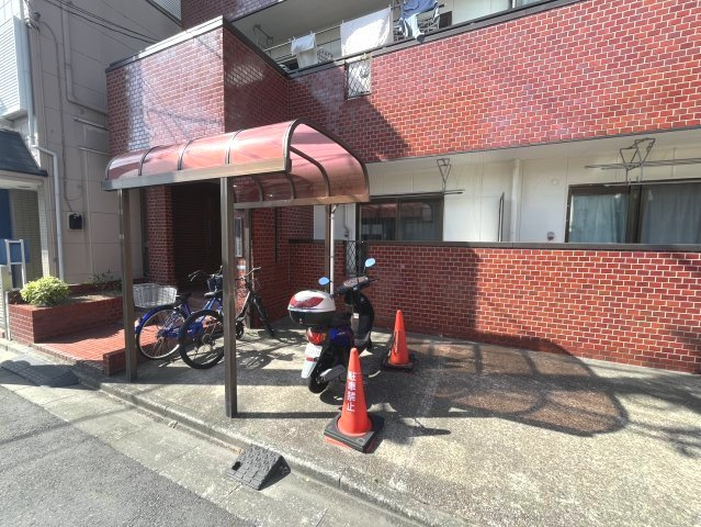 リバーサイドマンションのエントランス