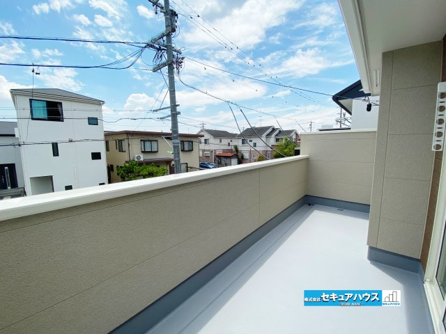 【完成】名古屋市南区南野町2丁目　全4棟のバルコニー|【バルコニー】
◆見晴らしもよく、太陽の温かな温もりをめいっぱい受け止めてくれます。
太陽の光と爽やかな風を受けたお洗濯物はあっという間に乾き、取りこむ時には太陽の匂いを感じられそうですね。　