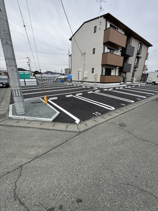 D-ROOM盛岡本宮　D棟の駐車場