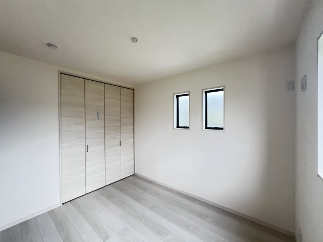 香芝市高　全４棟の洋室|個人の部屋や寝室として使える洋室です　収納付き
