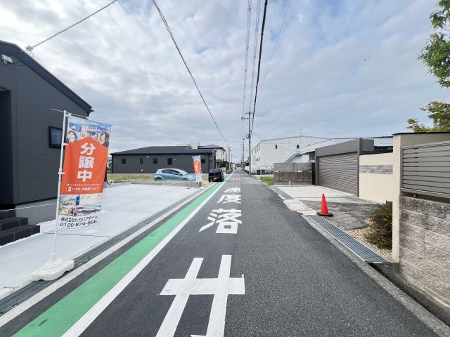 香芝市高　全４棟の前面道路含む現地写真