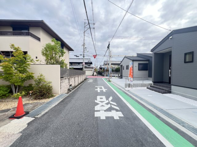 香芝市高　全４棟の前面道路含む現地写真