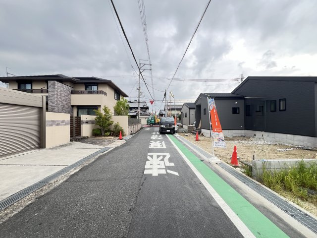 香芝市高　全４棟の前面道路含む現地写真