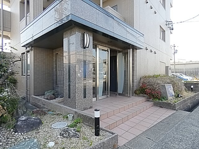 レージュ　ウエストのエントランス|清潔なエントランスです