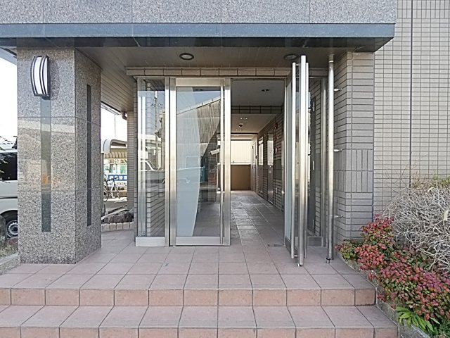 レージュ　ウエストのエントランス|建物の内部です