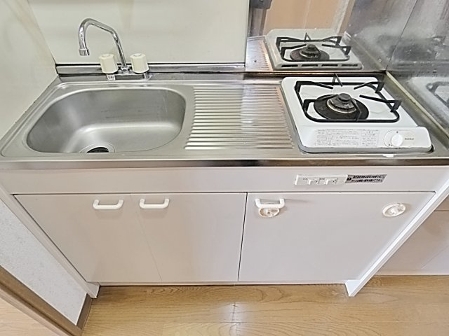 レージュ　ウエストのキッチン|コンパクトなキッチンで掃除もラクラク