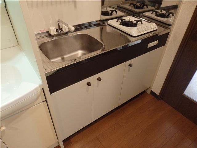 レージュ松原のキッチン|コンパクトなキッチンで掃除もラクラク