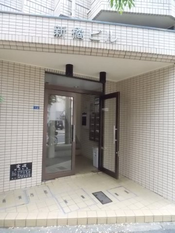 新橘ビルのエントランス|ゆとりのあるエントランスです