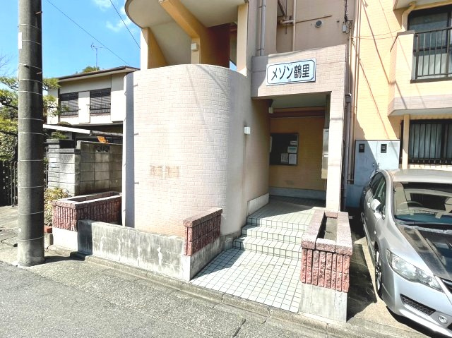 メゾン鶴里のエントランス|毎日通るエントランスはこのようになっています