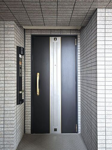 ライオンズシティ栄の玄関|明るい玄関です