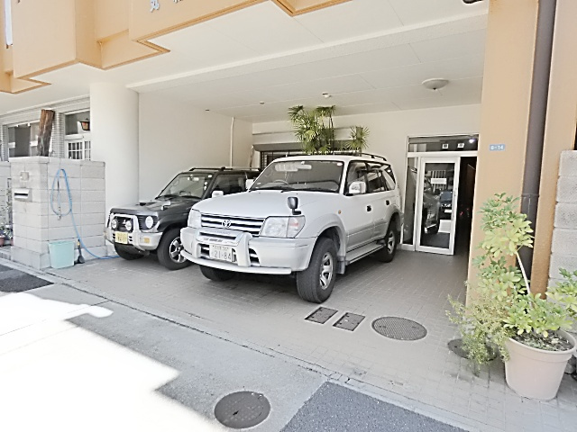 丸和マンションの駐車場|車をお持ちの方に嬉しい駐車場付きの物件です