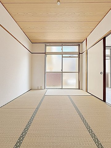 小林ビルの和室|畳の上でゆっくりとくつろげる和室です