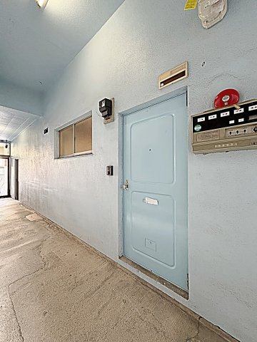 小林ビルの玄関|収納もある玄関です