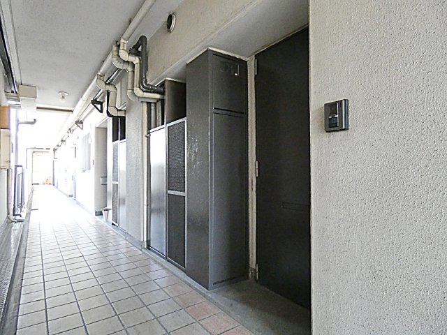 名栄ビルの玄関