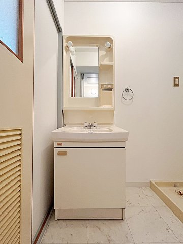 リバーサイド・ヒルの独立洗面台|独立洗面台、朝の身支度には欠かせません