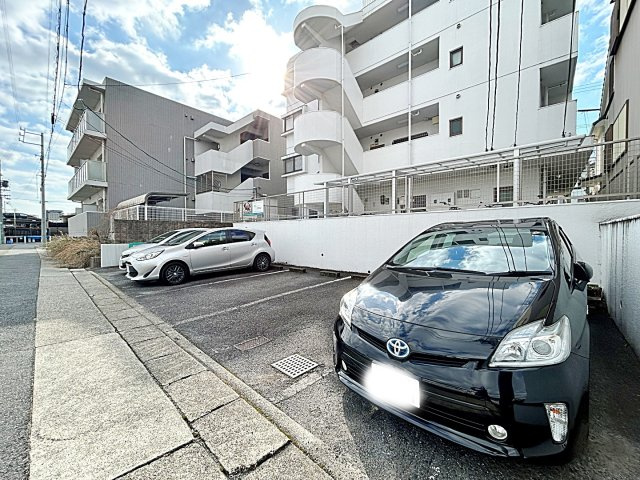 リバーサイド・ヒルの駐車場