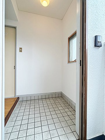 リバーサイド・ヒルの玄関|収納もある玄関です