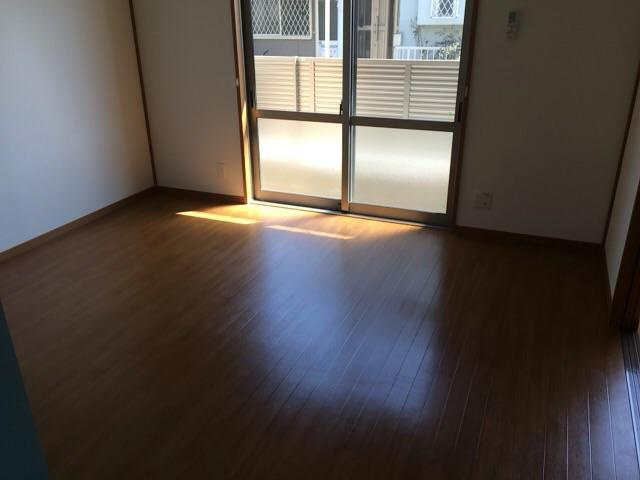 サンパレス　Ⅱの居間・リビング|使いやすい居間です
