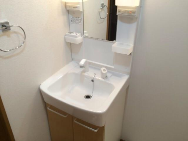 サンパレス　Ⅱの洗面所|コンパクトで使いやすい洗面所