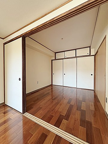 ユタカマンションの寝室|落ち着いた色調の寝室です