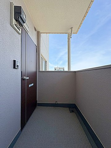 瑞和ビルの玄関|明るい玄関です