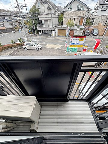 いづみコーポのバルコニー|お洗濯にも便利なバルコニー付き