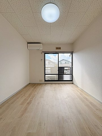 いづみコーポの居間・リビング|おしゃれな居間です
