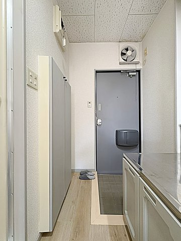 いづみコーポの玄関|明るい玄関です
