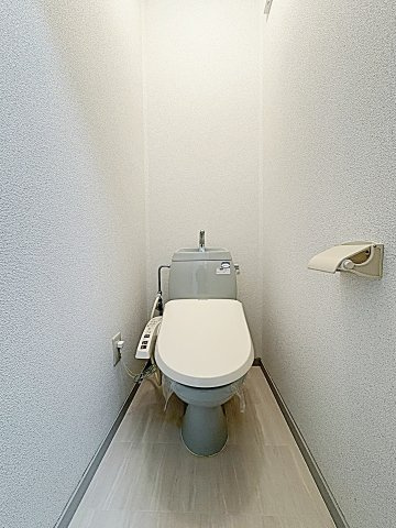 いづみコーポのトイレ|コンパクトで使いやすいトイレです