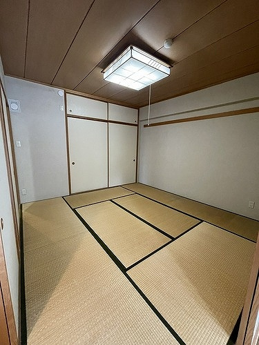 ベルシャトゥ東浦和の居間・リビング|和室　清掃前