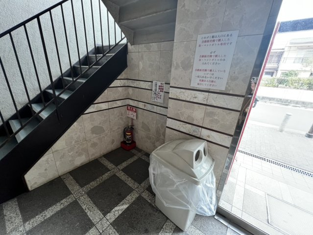 シャルマン大宮のエントランス