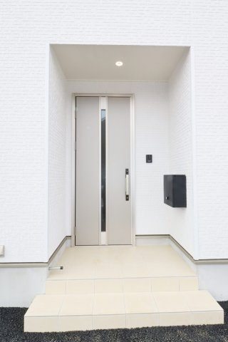 矢吹町一本木第6　　　1号棟　　　善郷小学校、矢吹中学区の玄関