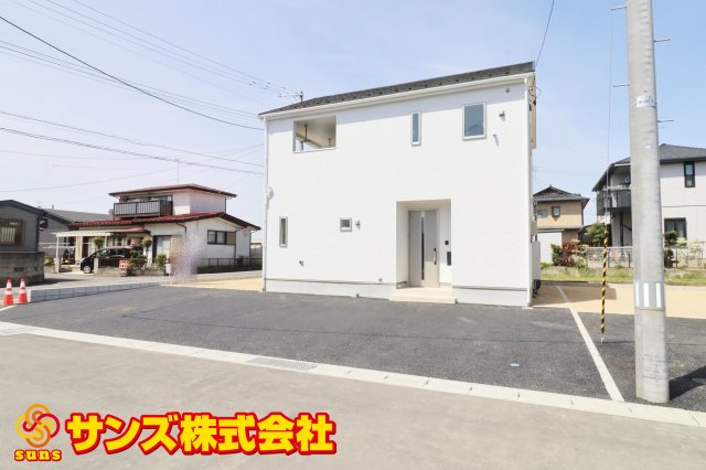 矢吹町一本木第6　　　1号棟　　　善郷小学校、矢吹中学区の外観|北東側から見た駐車場を含む外観